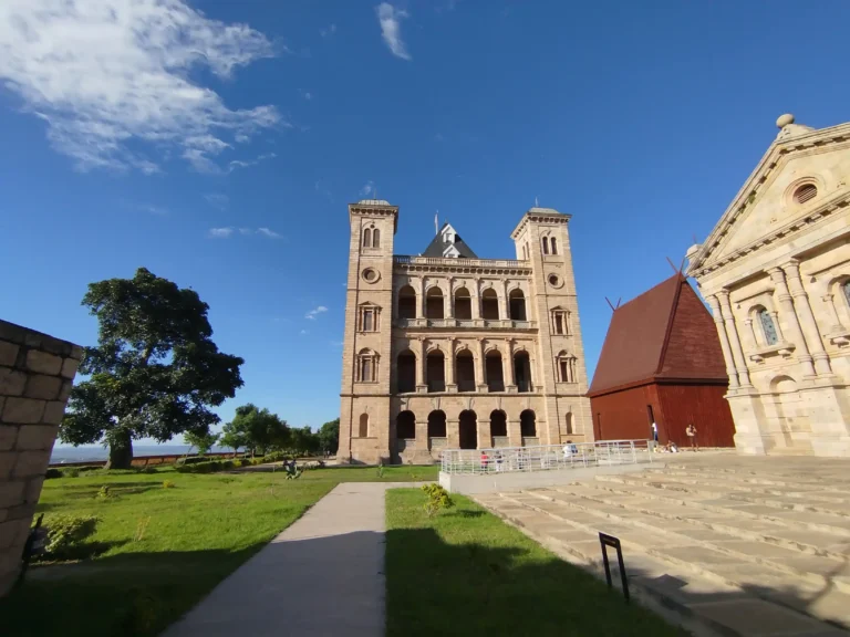 Palais MANJAKAMIADANA